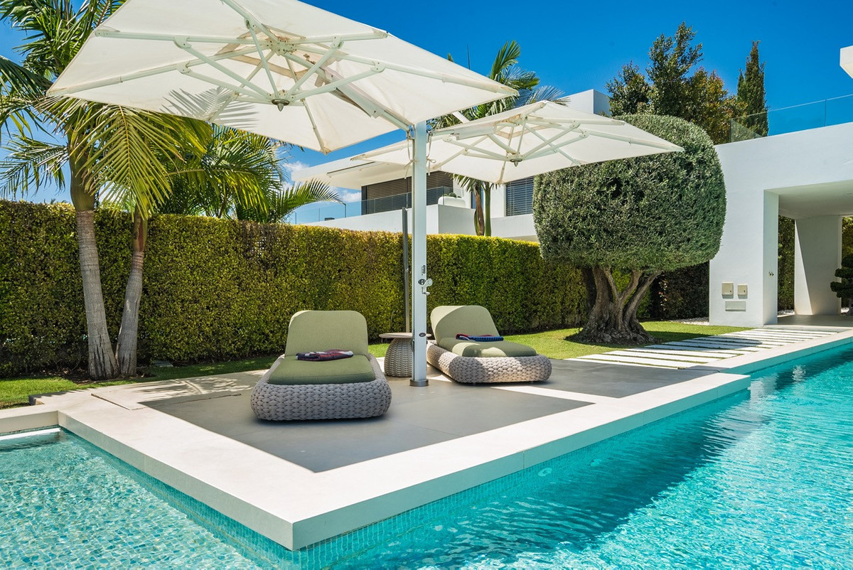 5 Bedroom Villa for Sale in The Golden Mile — view 10