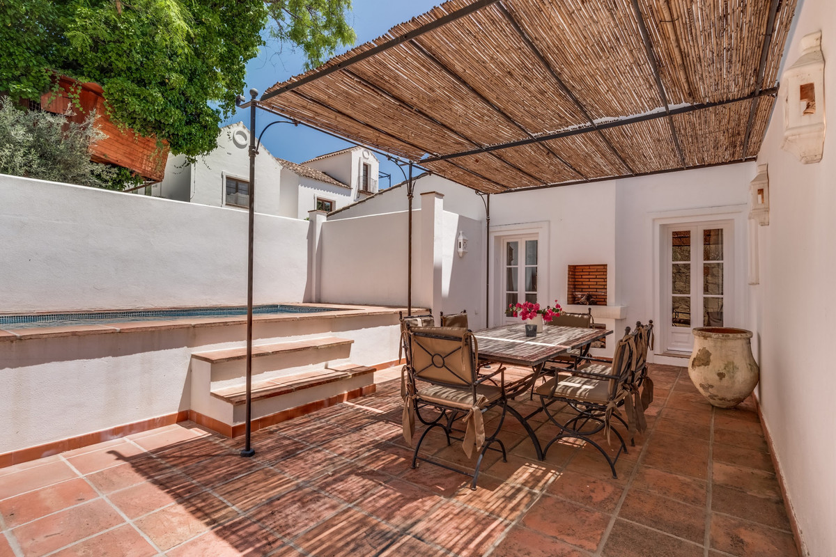 2 Bedroom Apartment for Sale in La Zagaleta
