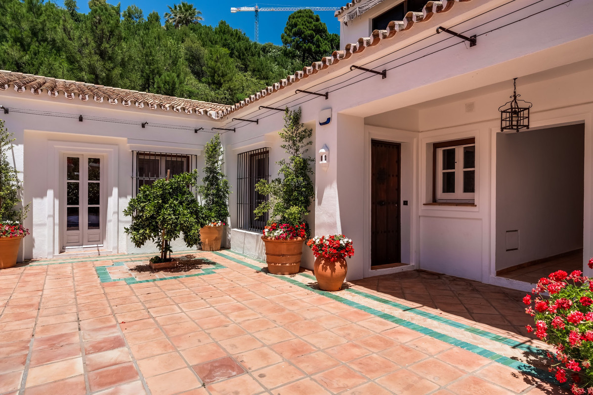 2 Bedroom Apartment for Sale in La Zagaleta — 2