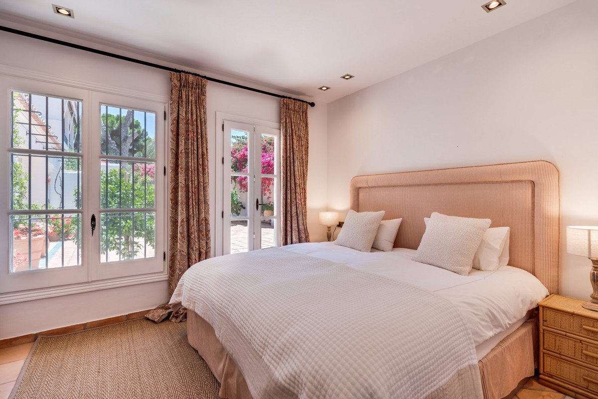 2 Bedroom Apartment for Sale in La Zagaleta — 7