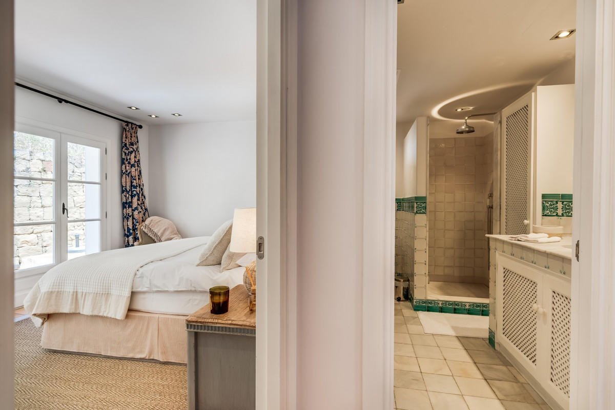 2 Bedroom Apartment for Sale in La Zagaleta — 9