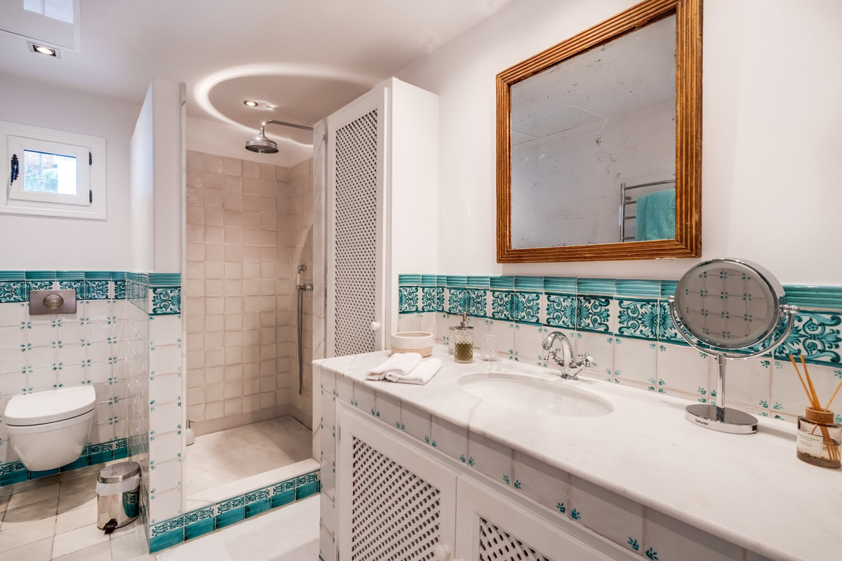 2 Bedroom Apartment for Sale in La Zagaleta — view 10