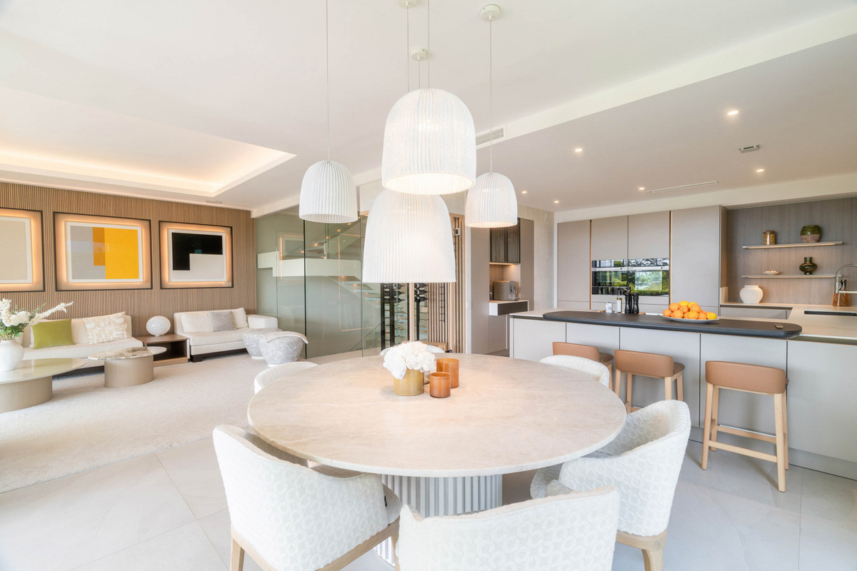 4 Bedroom Villa for Sale in Nueva Andalucía — 4