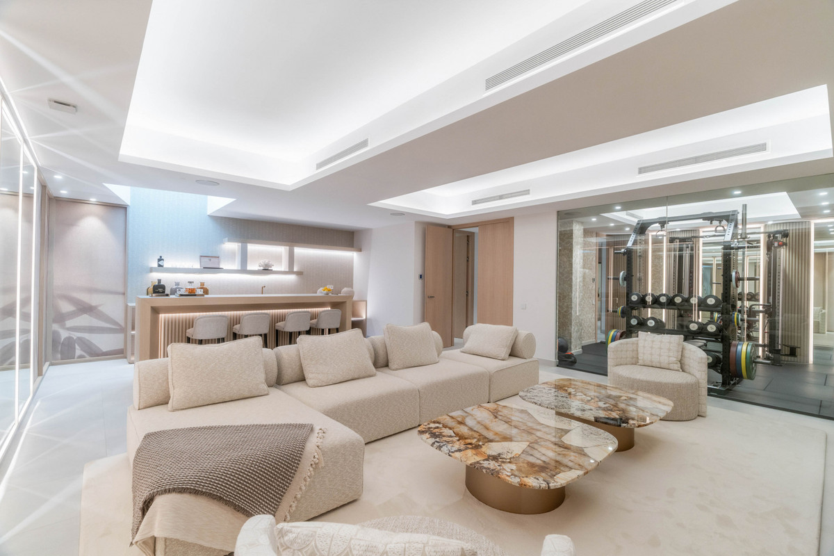 4 Bedroom Villa for Sale in Nueva Andalucía — 5