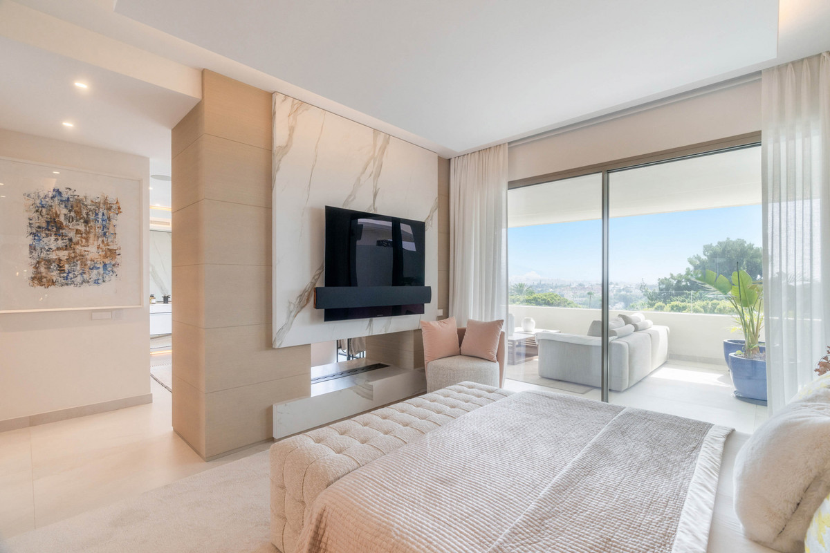 4 Bedroom Villa for Sale in Nueva Andalucía — 6