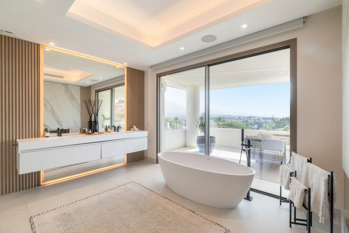 4 Bedroom Villa for Sale in Nueva Andalucía — 7
