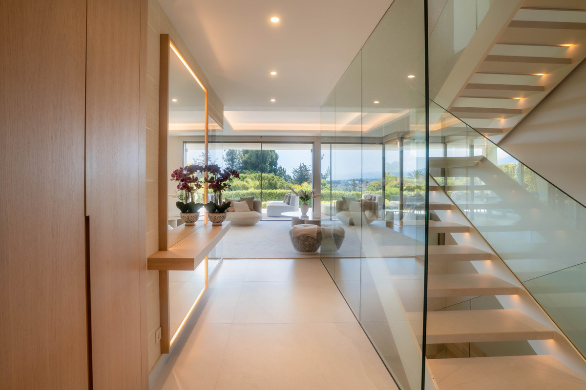 4 Bedroom Villa for Sale in Nueva Andalucía — 9