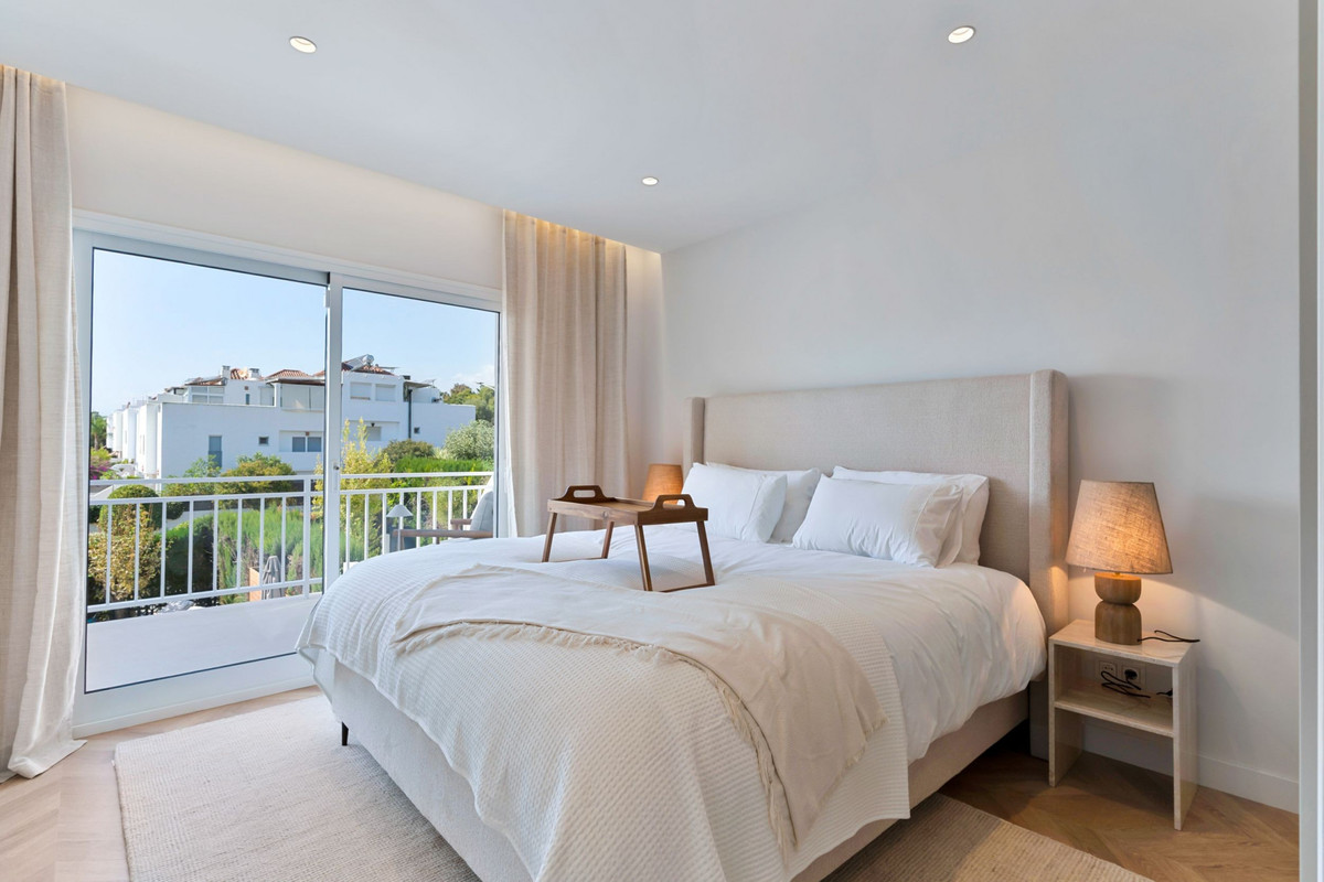 4 Bedroom Villa for Sale in Nagüeles — 4