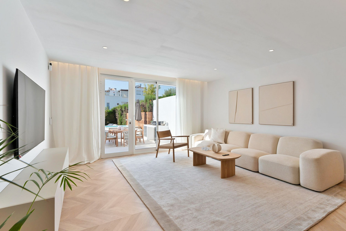 4 Bedroom Villa for Sale in Nagüeles — 8