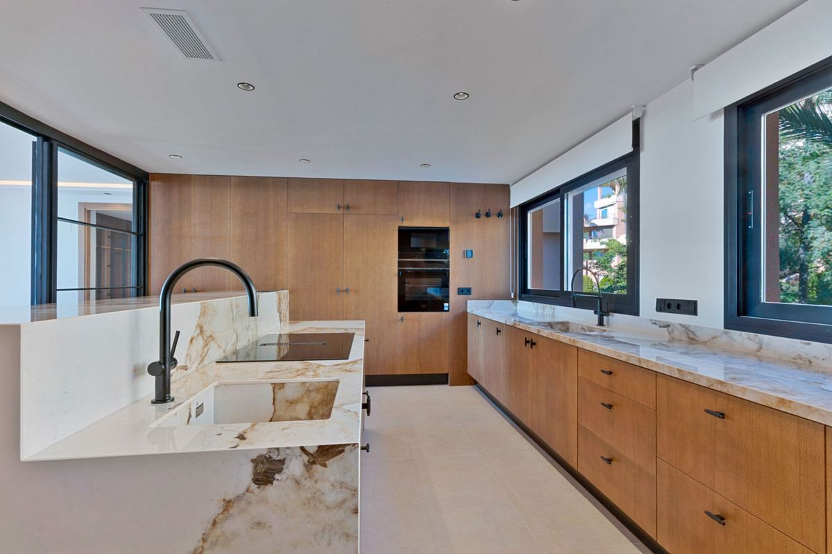 3 Bedroom Apartment for Sale in Nueva Andalucía — view 10