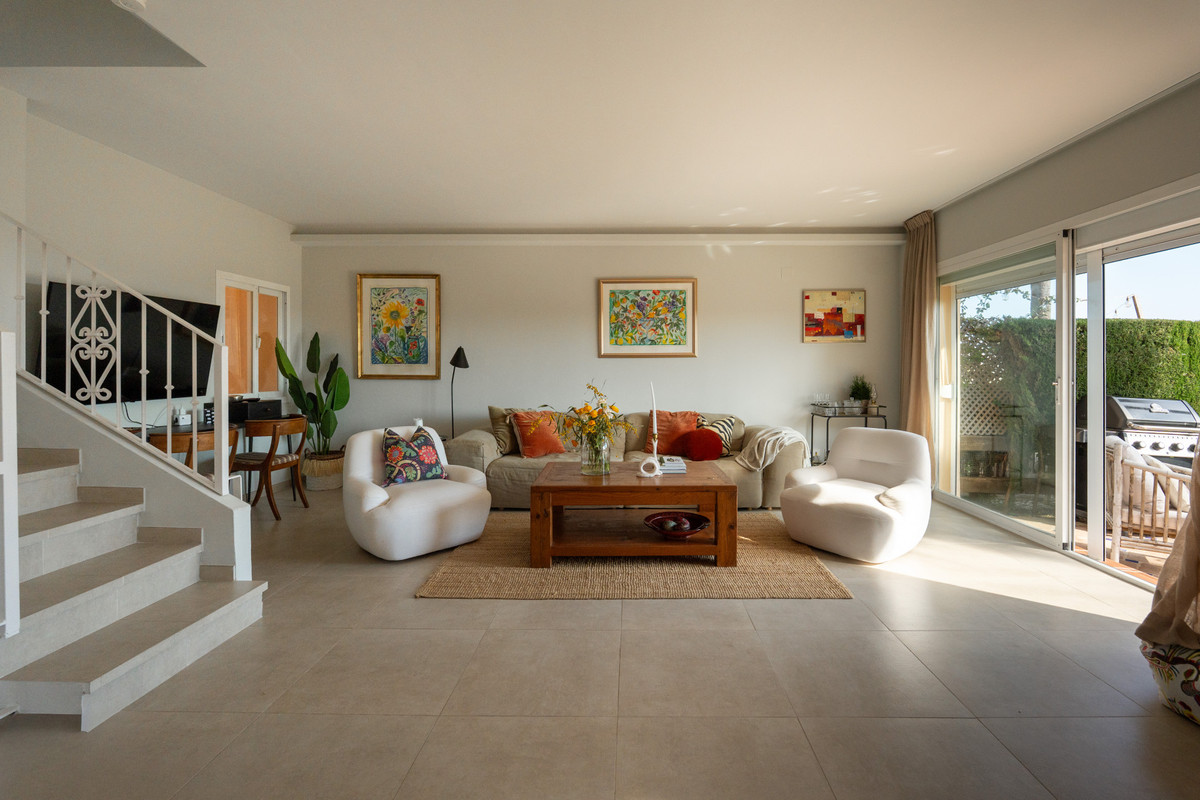 4 Bedroom Villa for Sale in Nueva Andalucía — 2