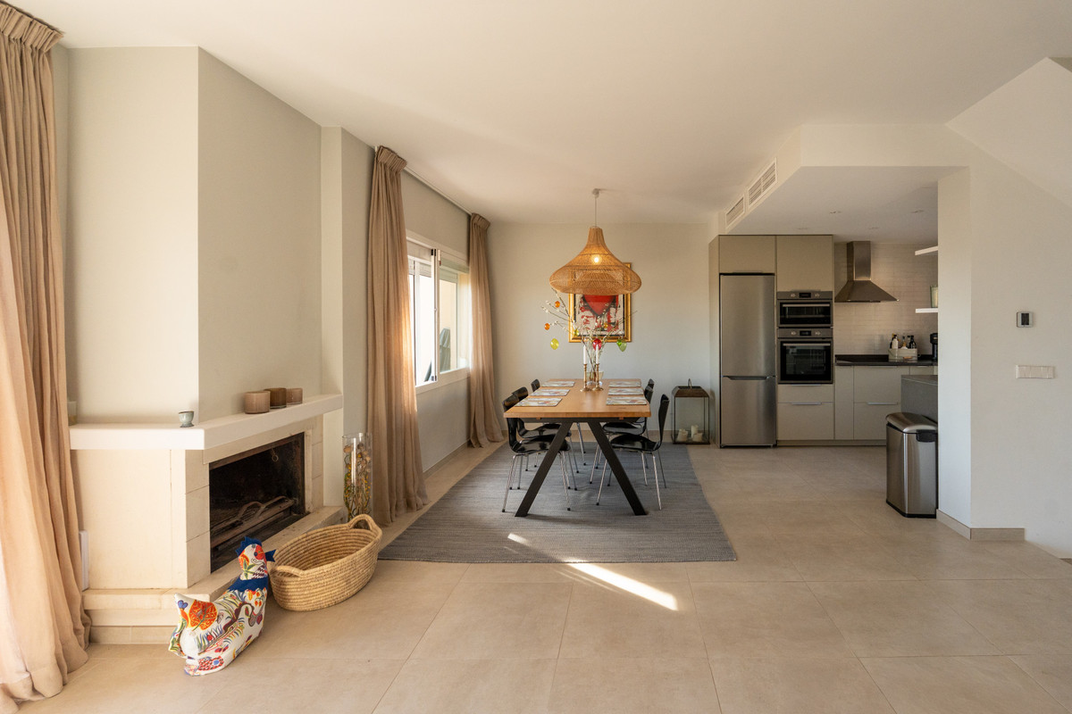 4 Bedroom Villa for Sale in Nueva Andalucía — 3