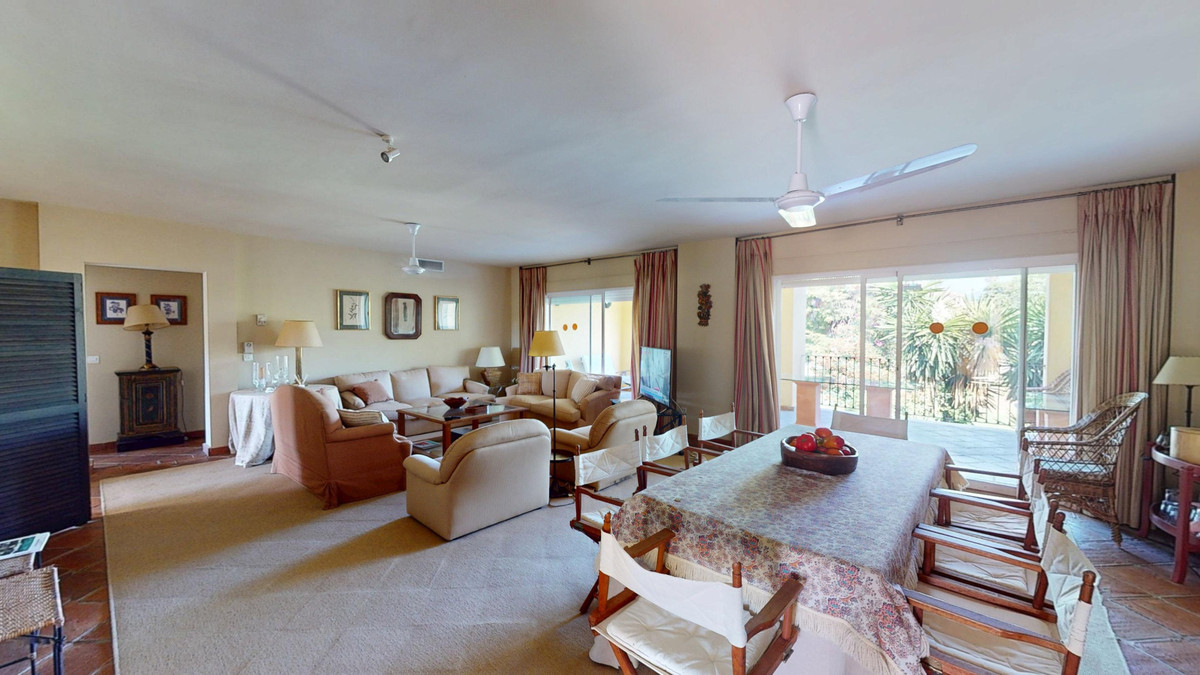 4 Bedroom Apartment for Sale in Guadalmina Alta — 2