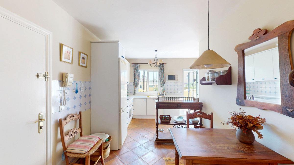 4 Bedroom Apartment for Sale in Guadalmina Alta — 4