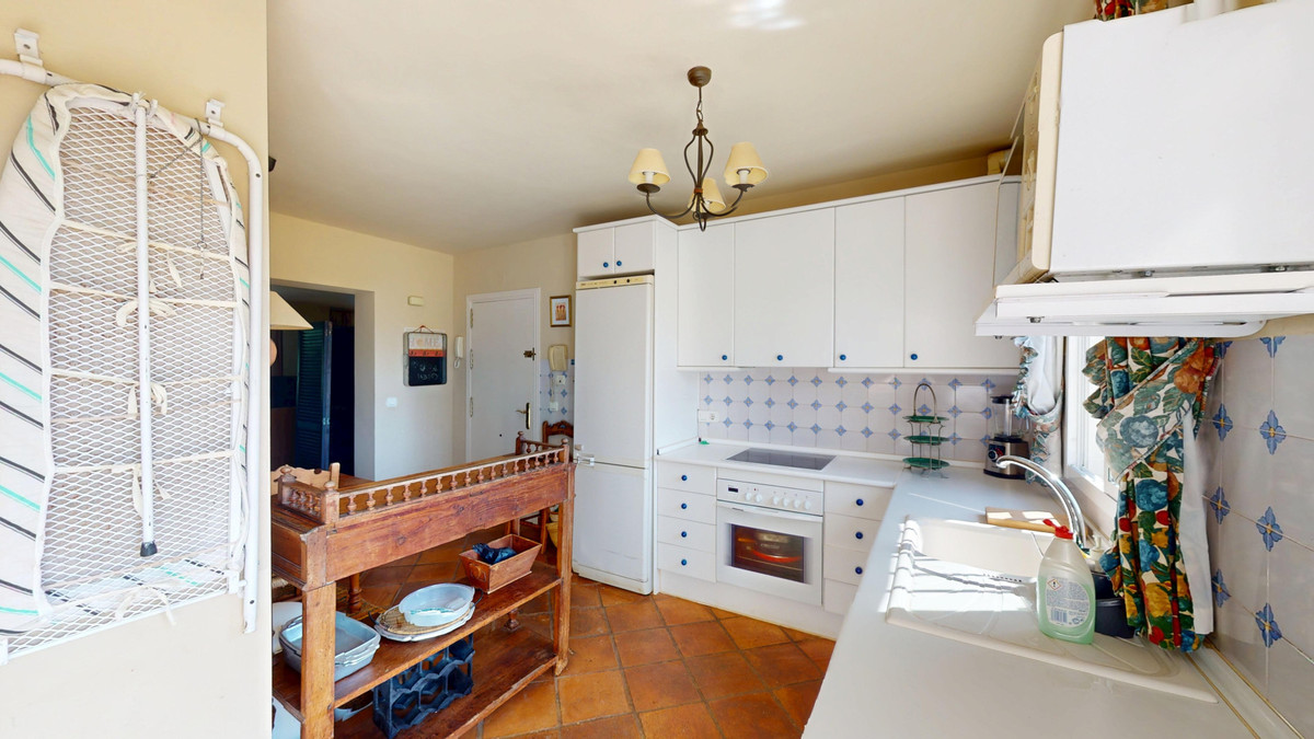 4 Bedroom Apartment for Sale in Guadalmina Alta — 6