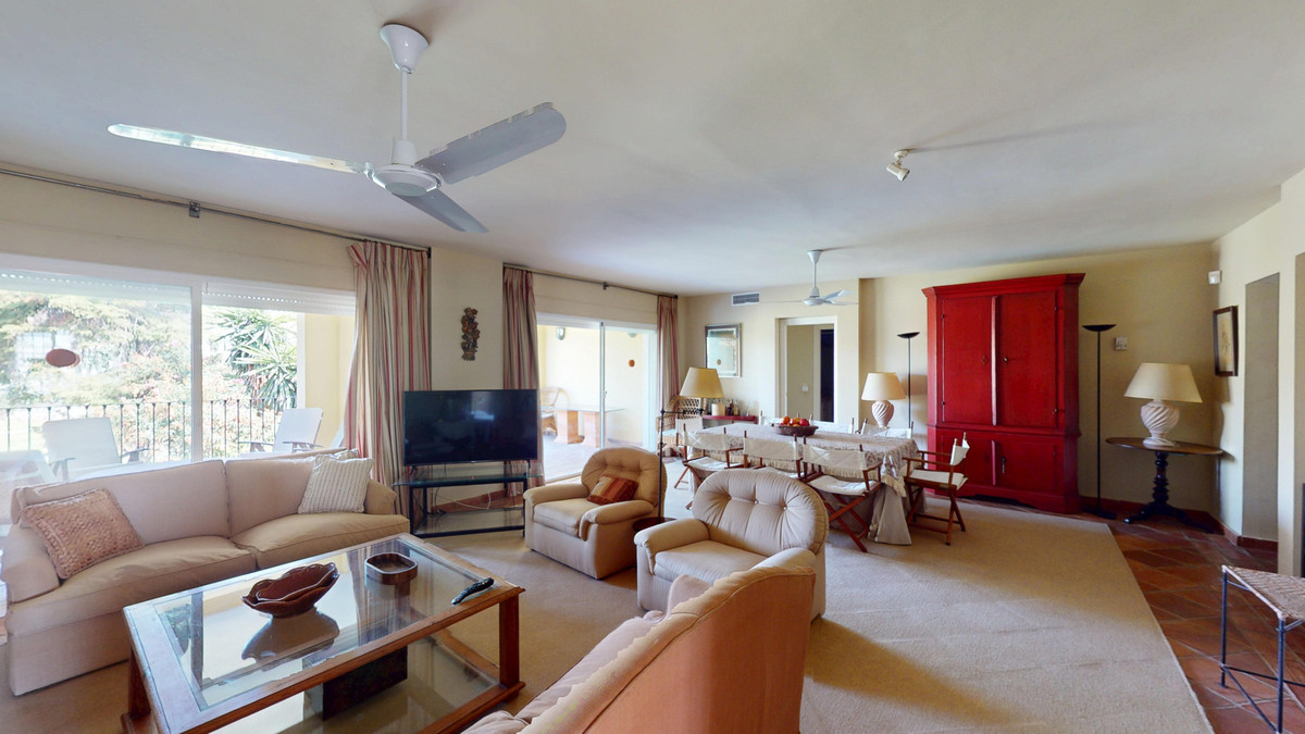 4 Bedroom Apartment for Sale in Guadalmina Alta — 7