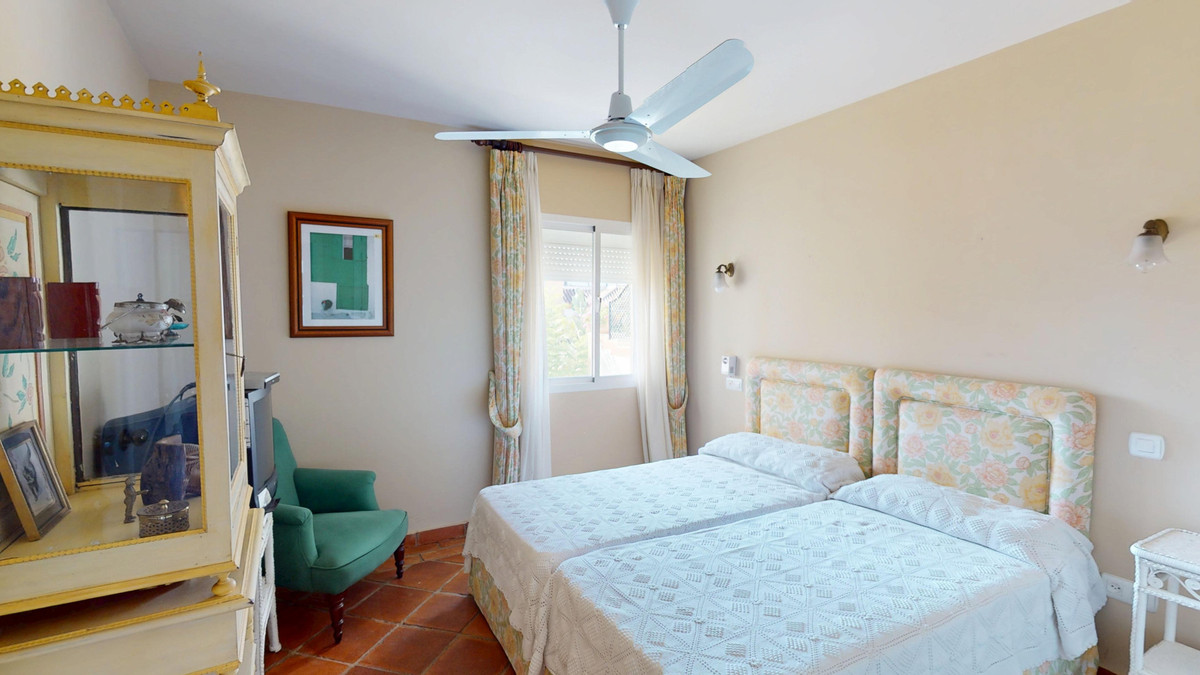 4 Bedroom Apartment for Sale in Guadalmina Alta — 8