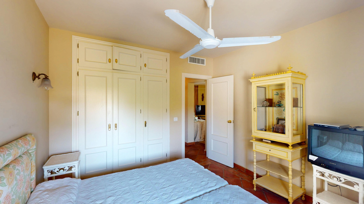 4 Bedroom Apartment for Sale in Guadalmina Alta — 9