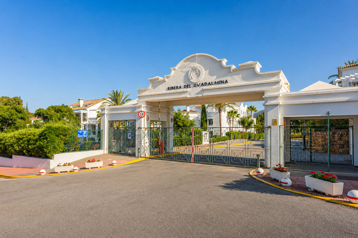 3 Bedroom Apartment for Sale in Guadalmina Alta — 2