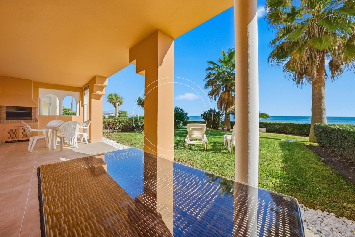 3 Bedroom Apartment for Sale in Estepona — 3