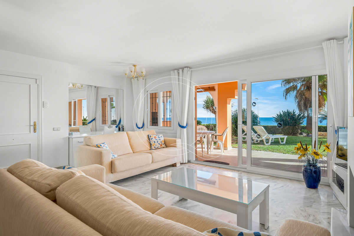 3 Bedroom Apartment for Sale in Estepona — 6