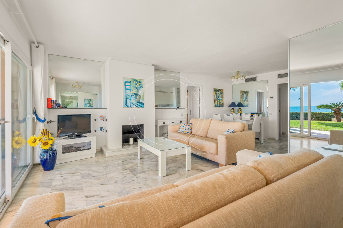 3 Bedroom Apartment for Sale in Estepona — 9