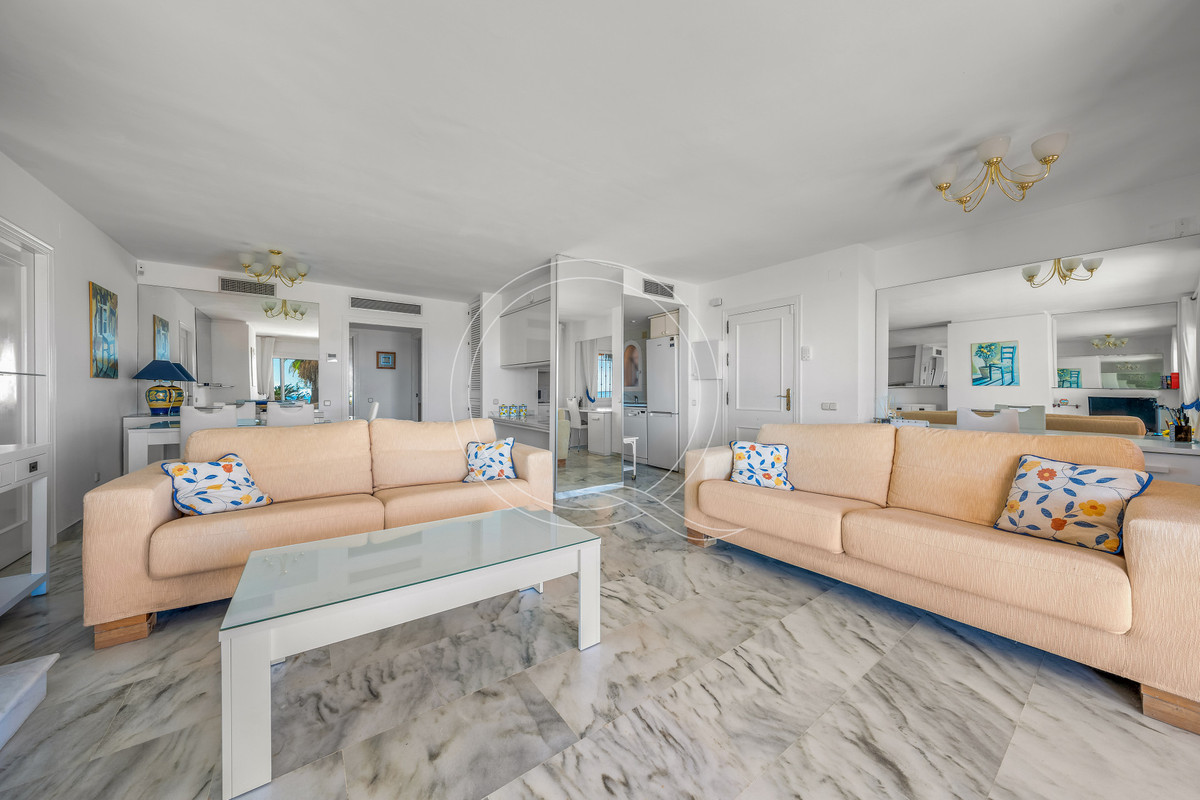 3 Bedroom Apartment for Sale in Estepona — view 10