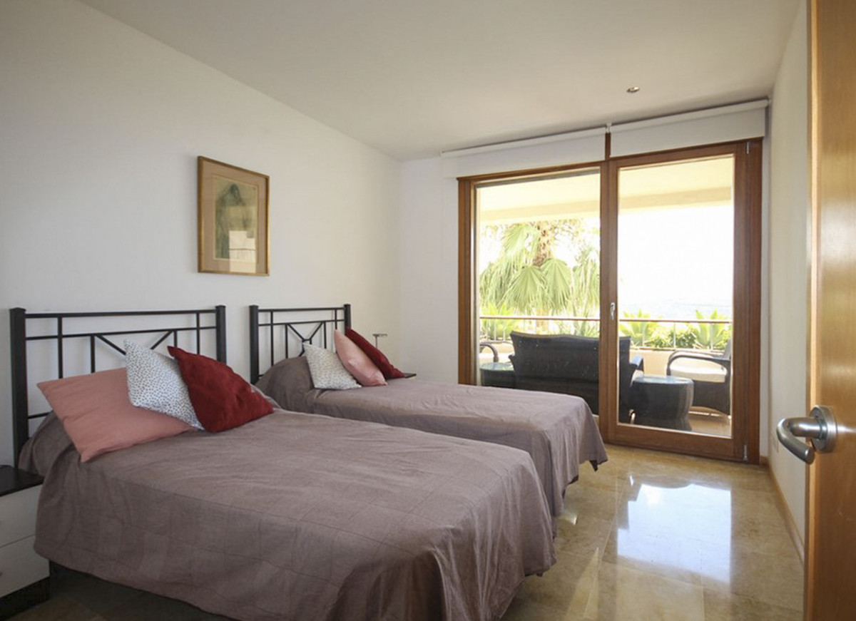 3 Bedroom Apartment for Sale in Marbella — view 10
