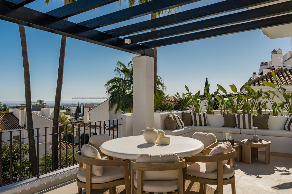 3 Bedroom Apartment for Sale in Nueva Andalucía — 4