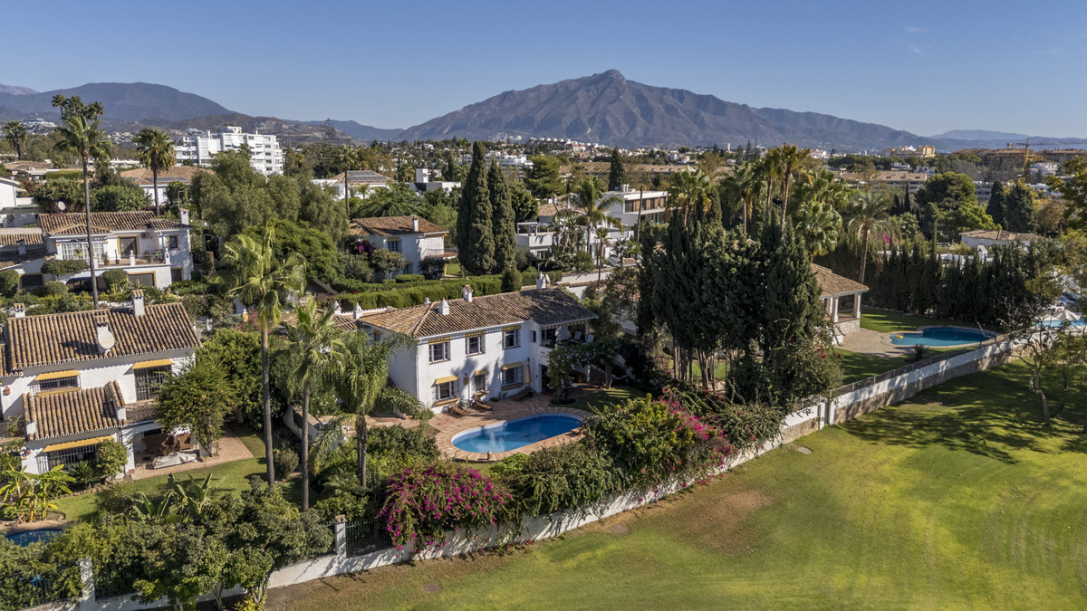 4 Bedroom Villa for Sale in Guadalmina Alta
