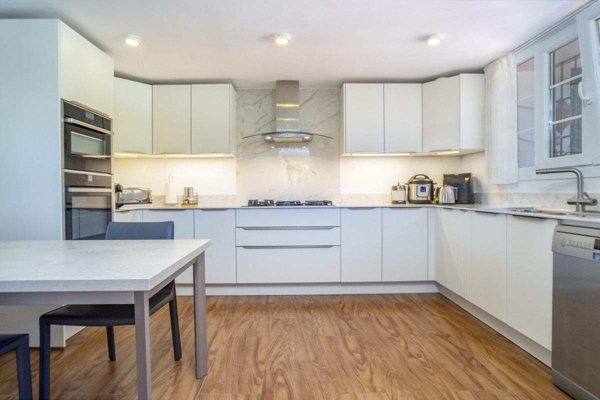 4 Bedroom Villa for Sale in Guadalmina Alta — 5