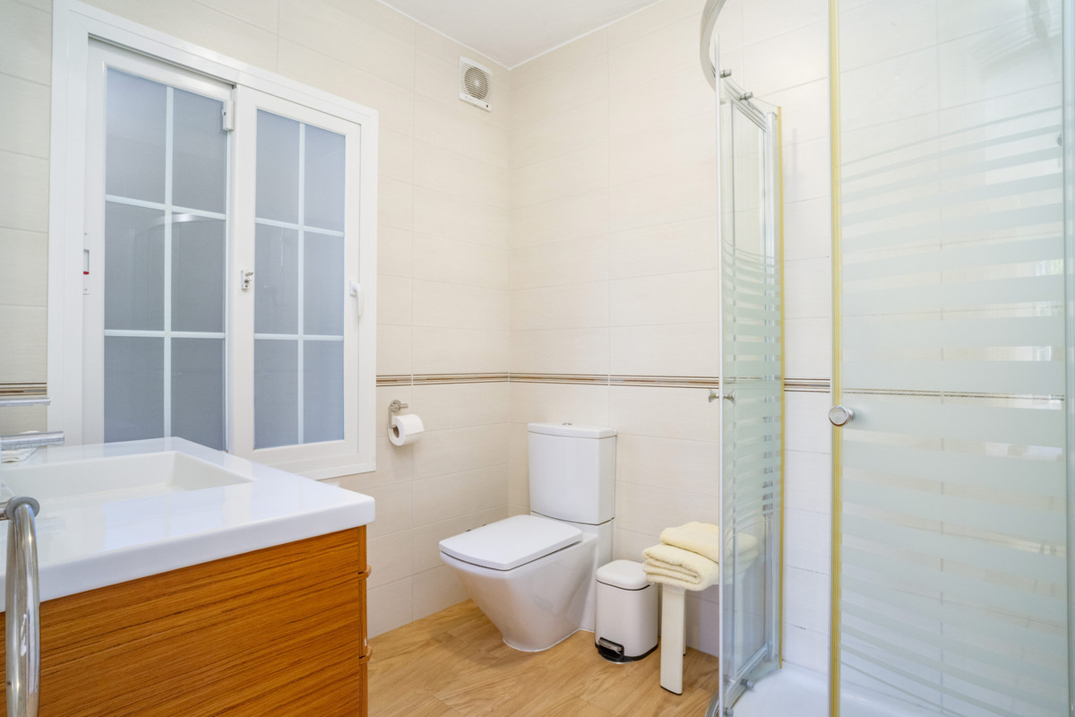 4 Bedroom Villa for Sale in Guadalmina Alta — 7