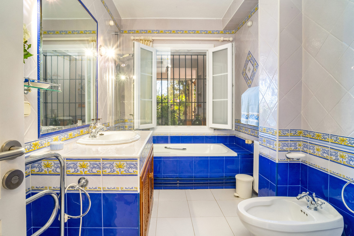 4 Bedroom Villa for Sale in Guadalmina Alta — 9