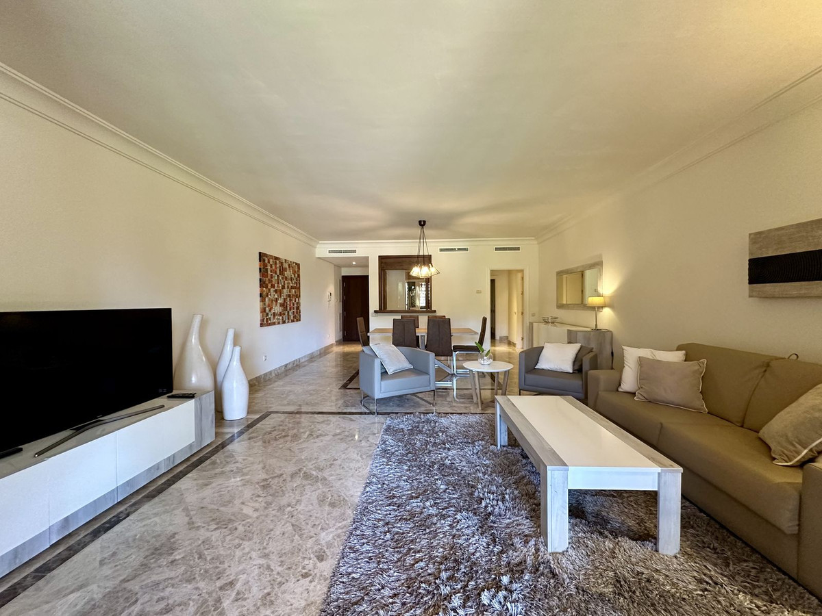 3 Bedroom Apartment for Sale in Nueva Andalucía — 2