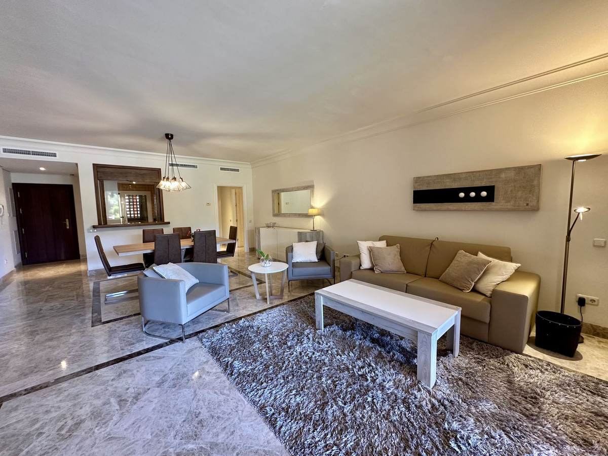 3 Bedroom Apartment for Sale in Nueva Andalucía — 3