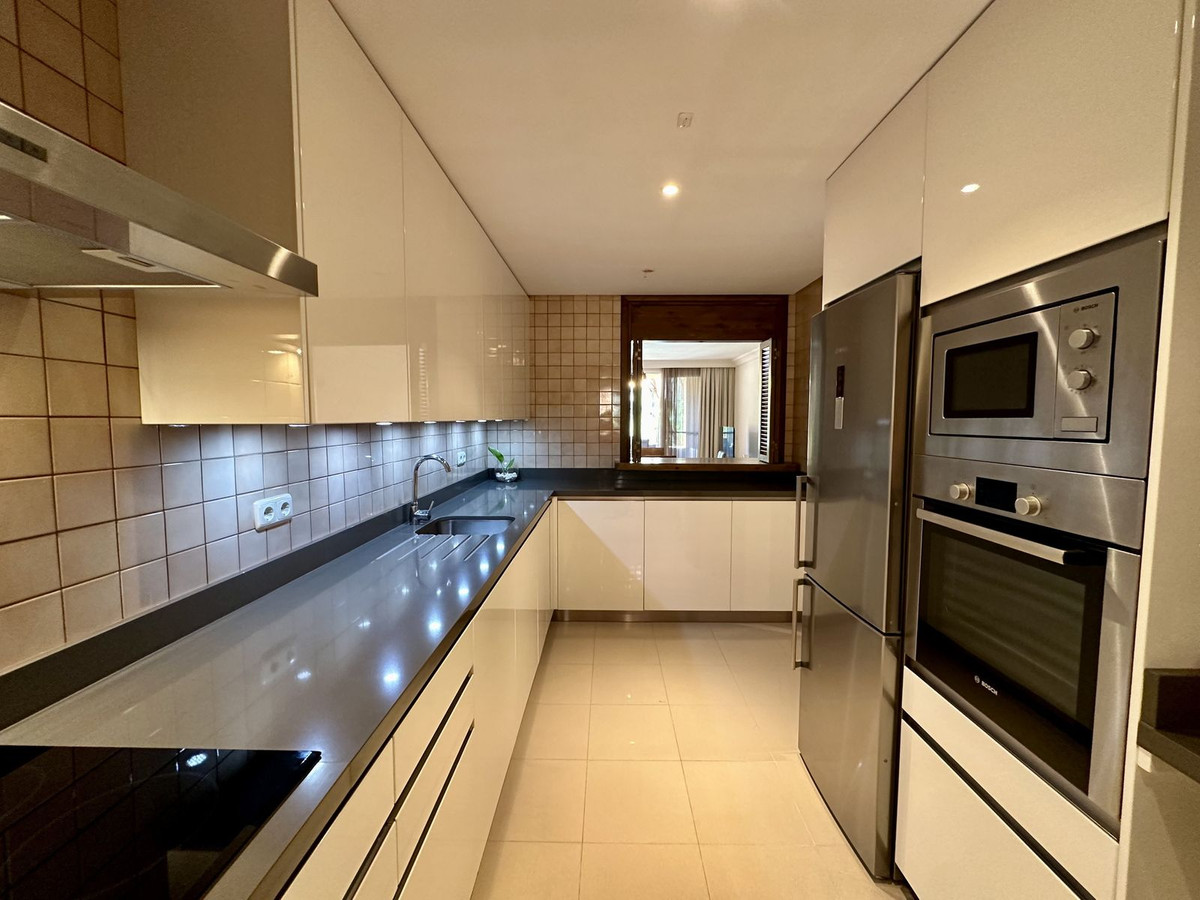 3 Bedroom Apartment for Sale in Nueva Andalucía — 5