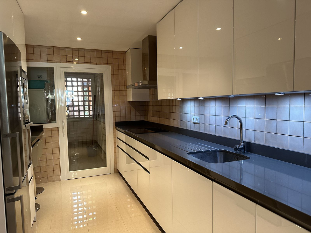 3 Bedroom Apartment for Sale in Nueva Andalucía — 6