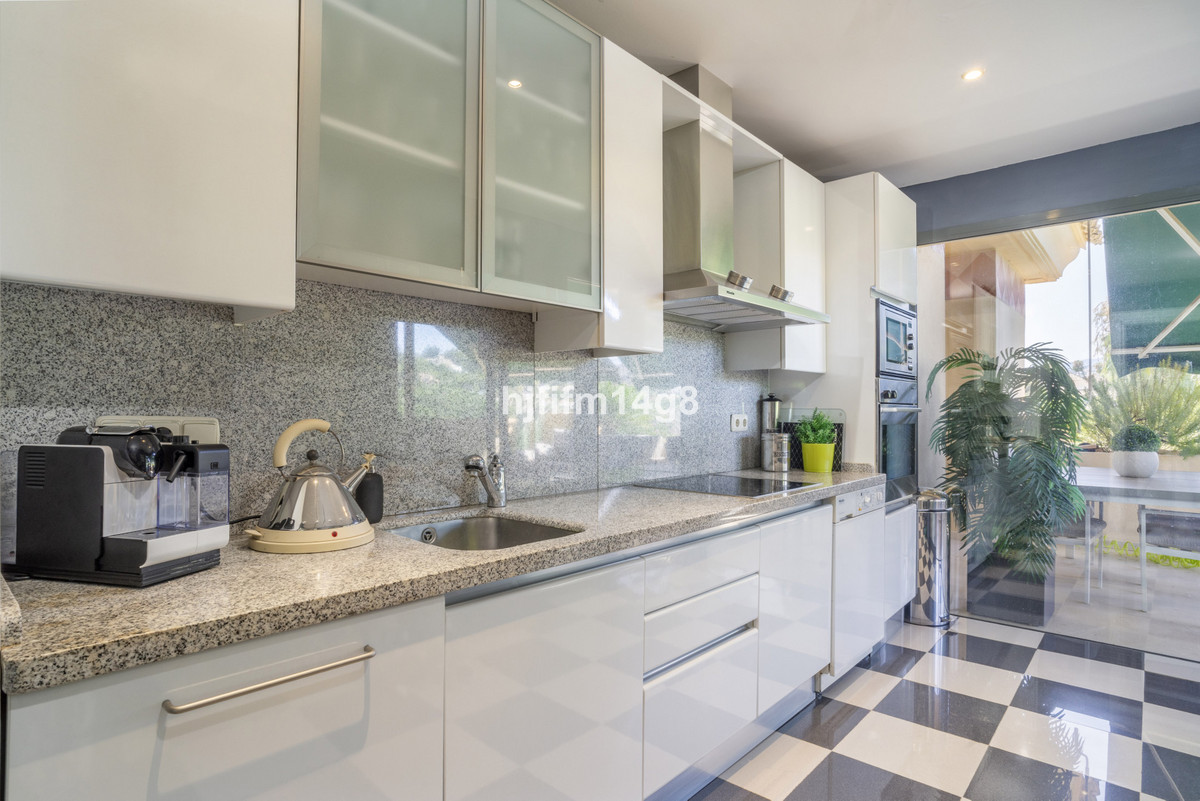 2 Bedroom Apartment for Sale in Nueva Andalucía — 8