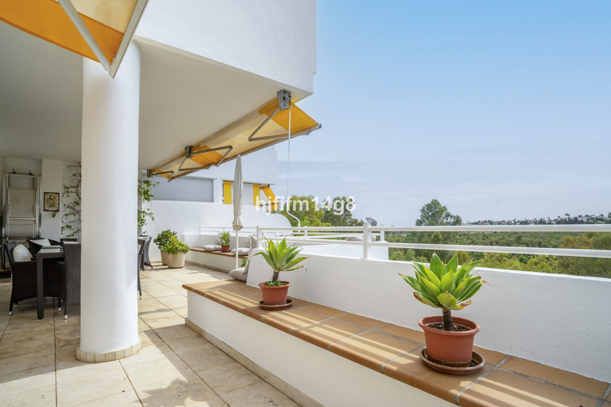 2 Bedroom Apartment for Sale in Guadalmina Alta