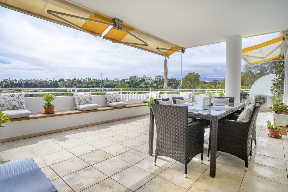 2 Bedroom Apartment for Sale in Guadalmina Alta — 2