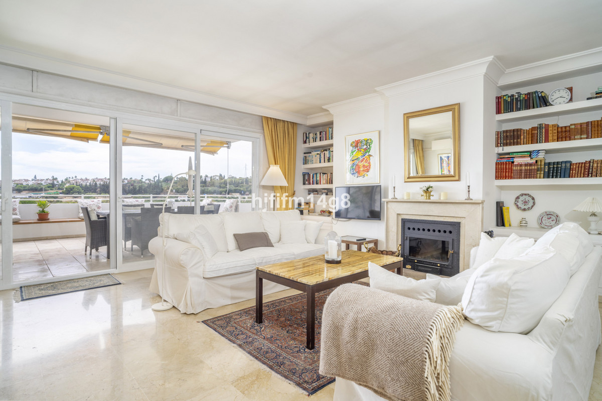 2 Bedroom Apartment for Sale in Guadalmina Alta — 4