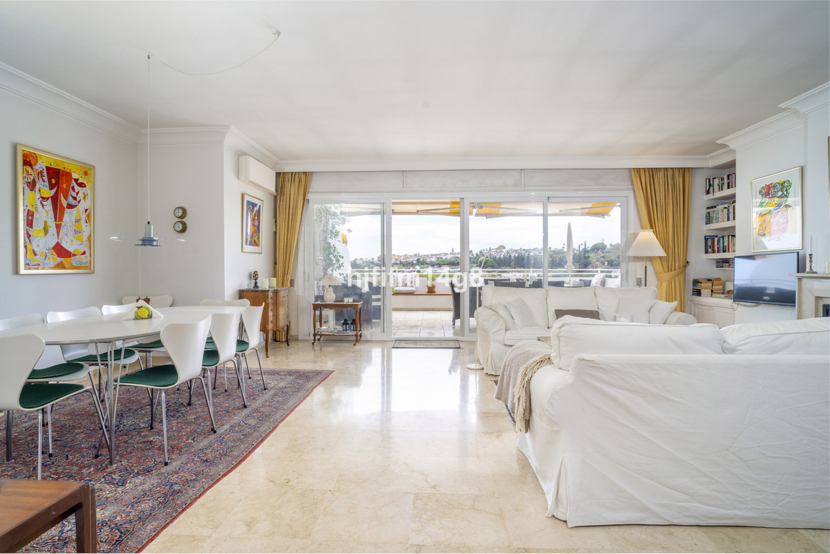 2 Bedroom Apartment for Sale in Guadalmina Alta — 6