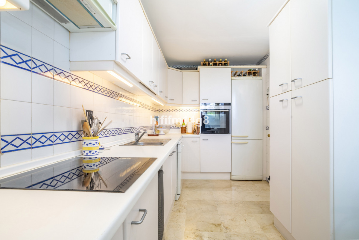 2 Bedroom Apartment for Sale in Guadalmina Alta — 8