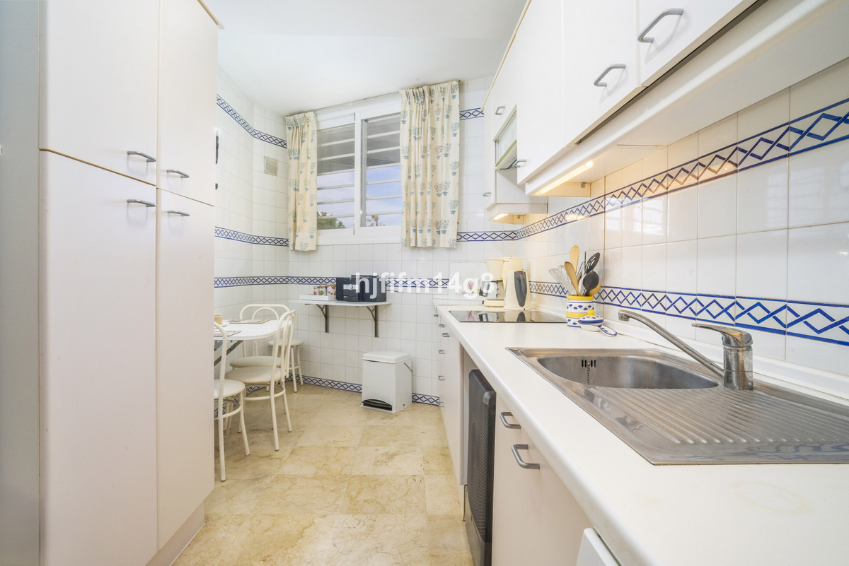 2 Bedroom Apartment for Sale in Guadalmina Alta — 9