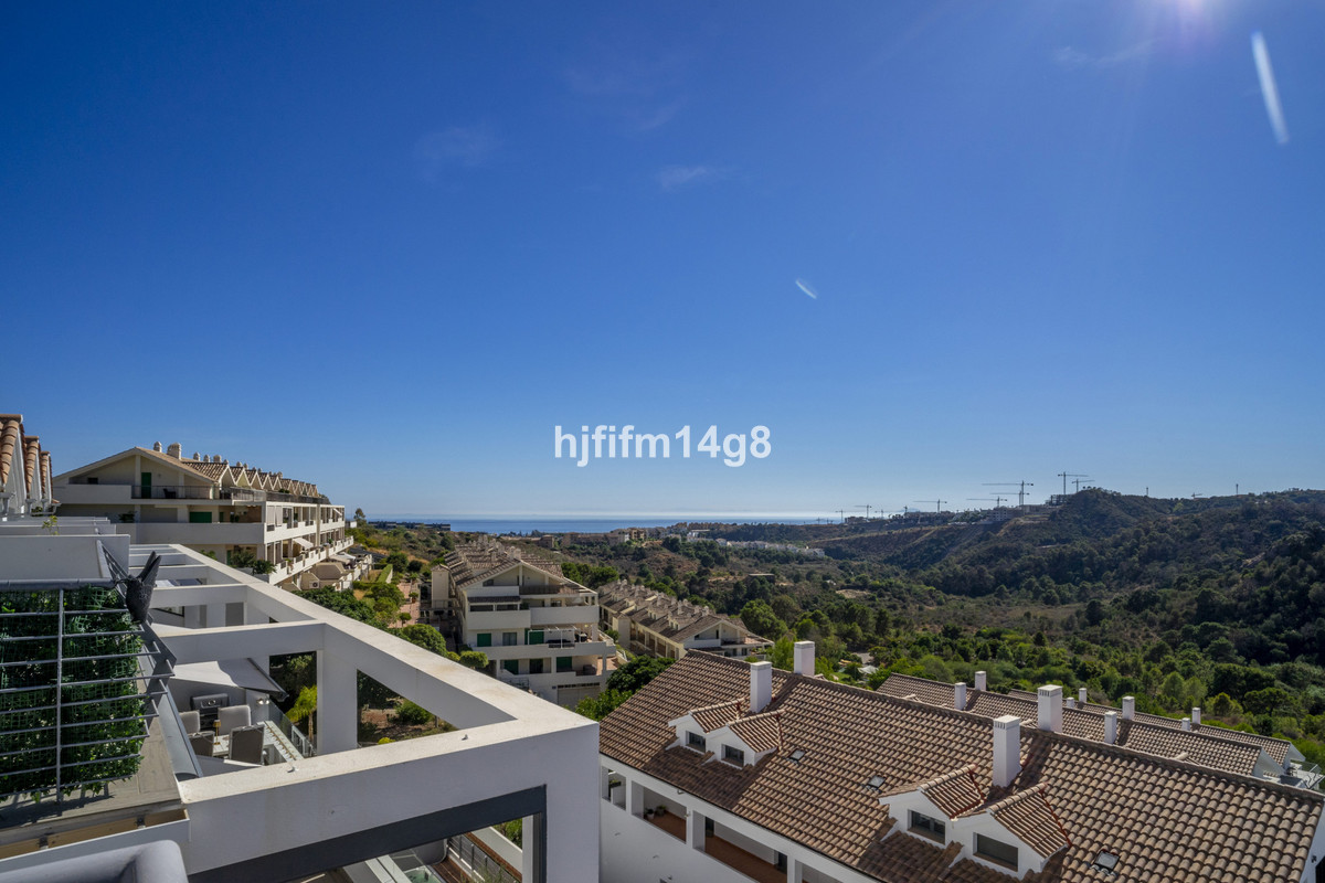 2 Bedroom Apartment for Sale in Estepona