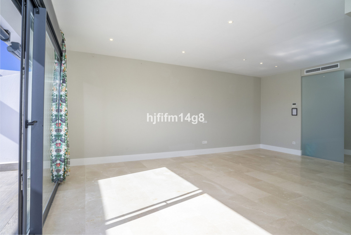 2 Bedroom Apartment for Sale in Estepona — 6