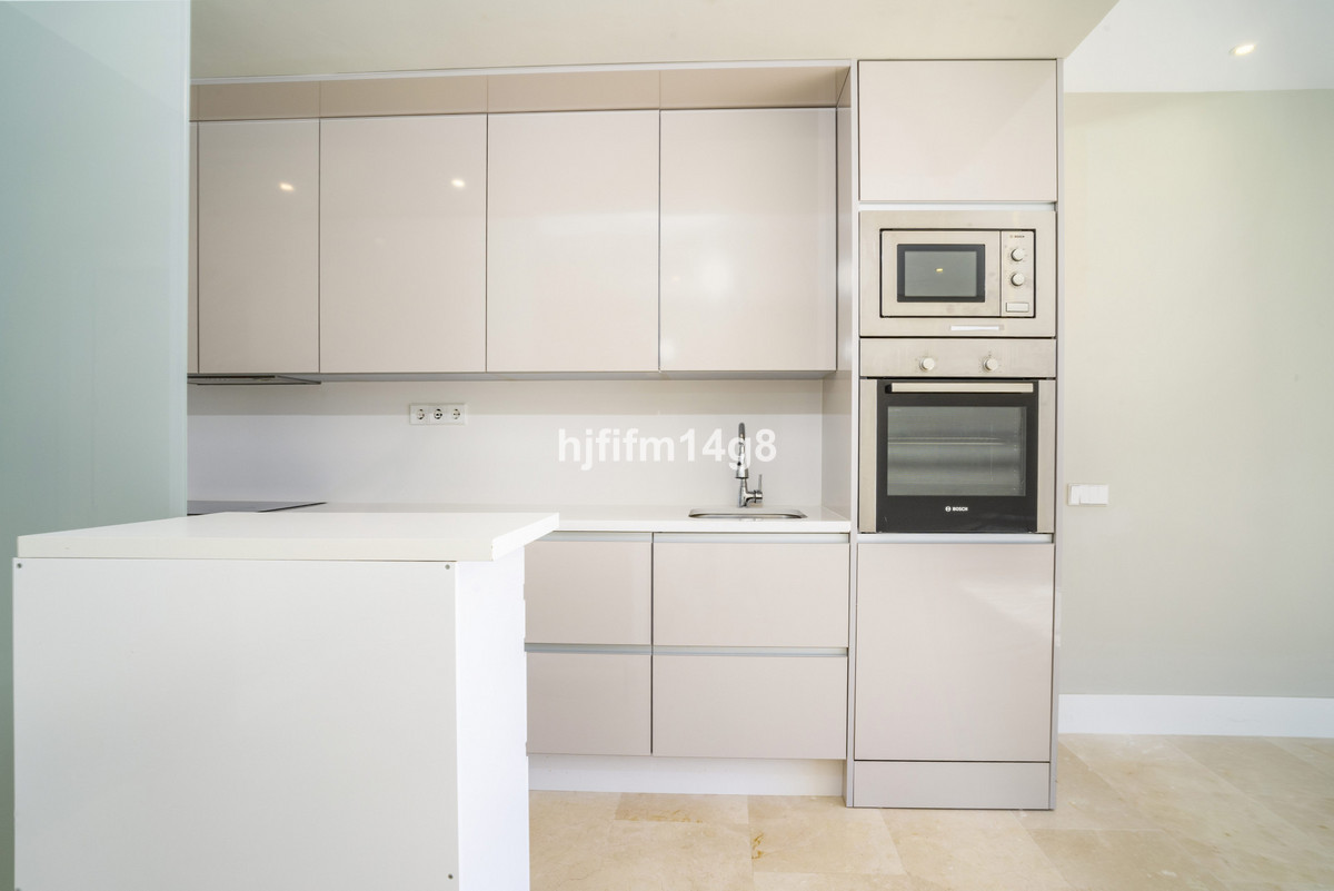 2 Bedroom Apartment for Sale in Estepona — 7