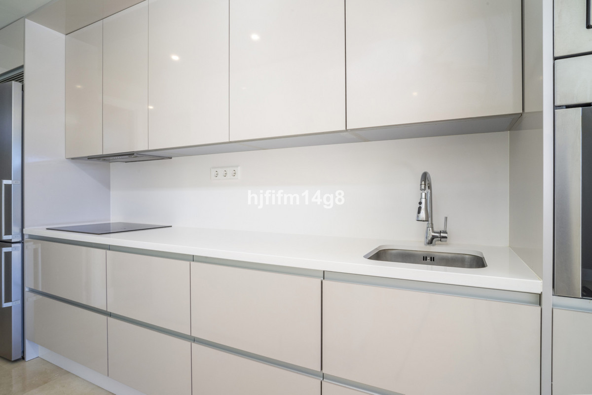 2 Bedroom Apartment for Sale in Estepona — 8