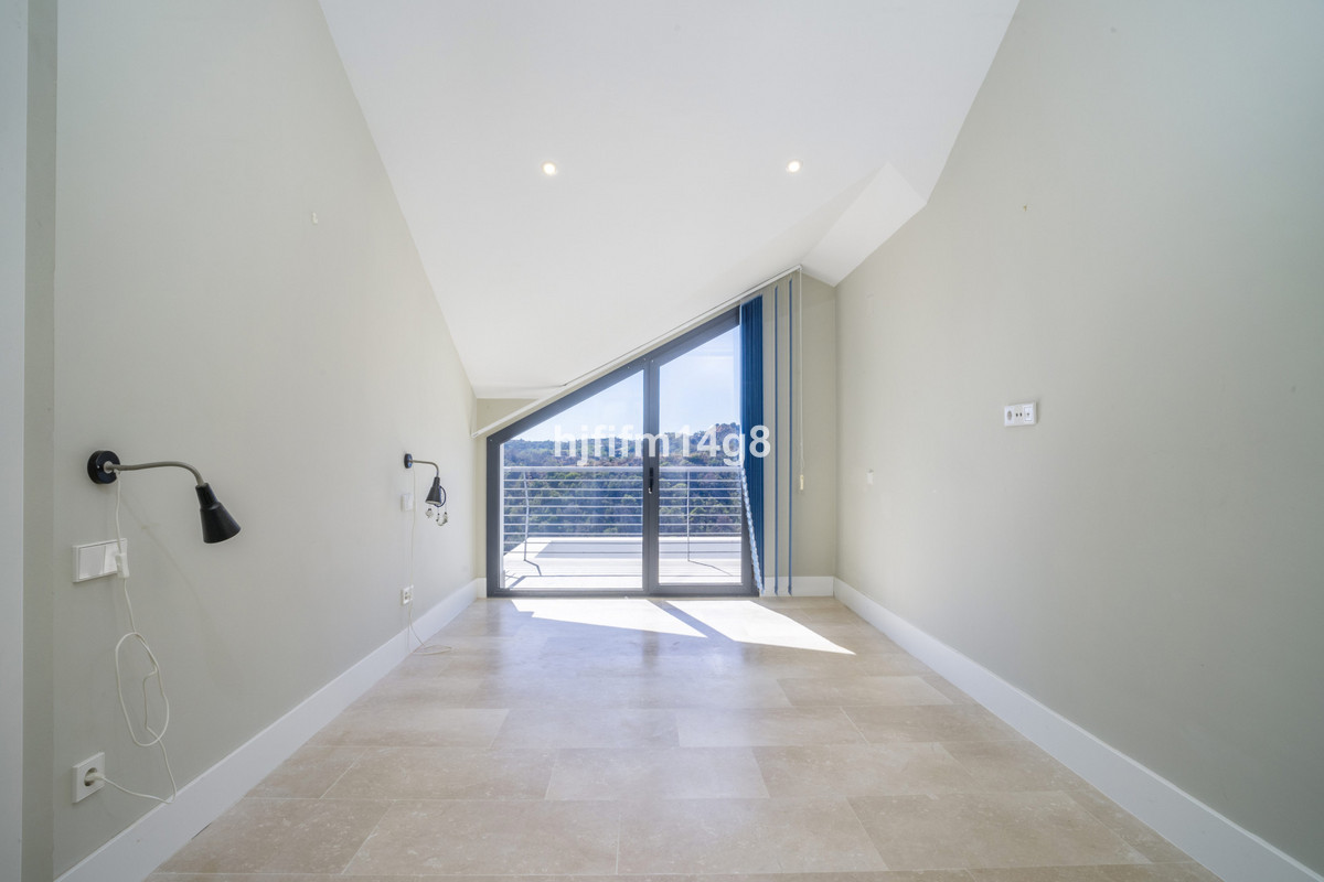 2 Bedroom Apartment for Sale in Estepona — view 10