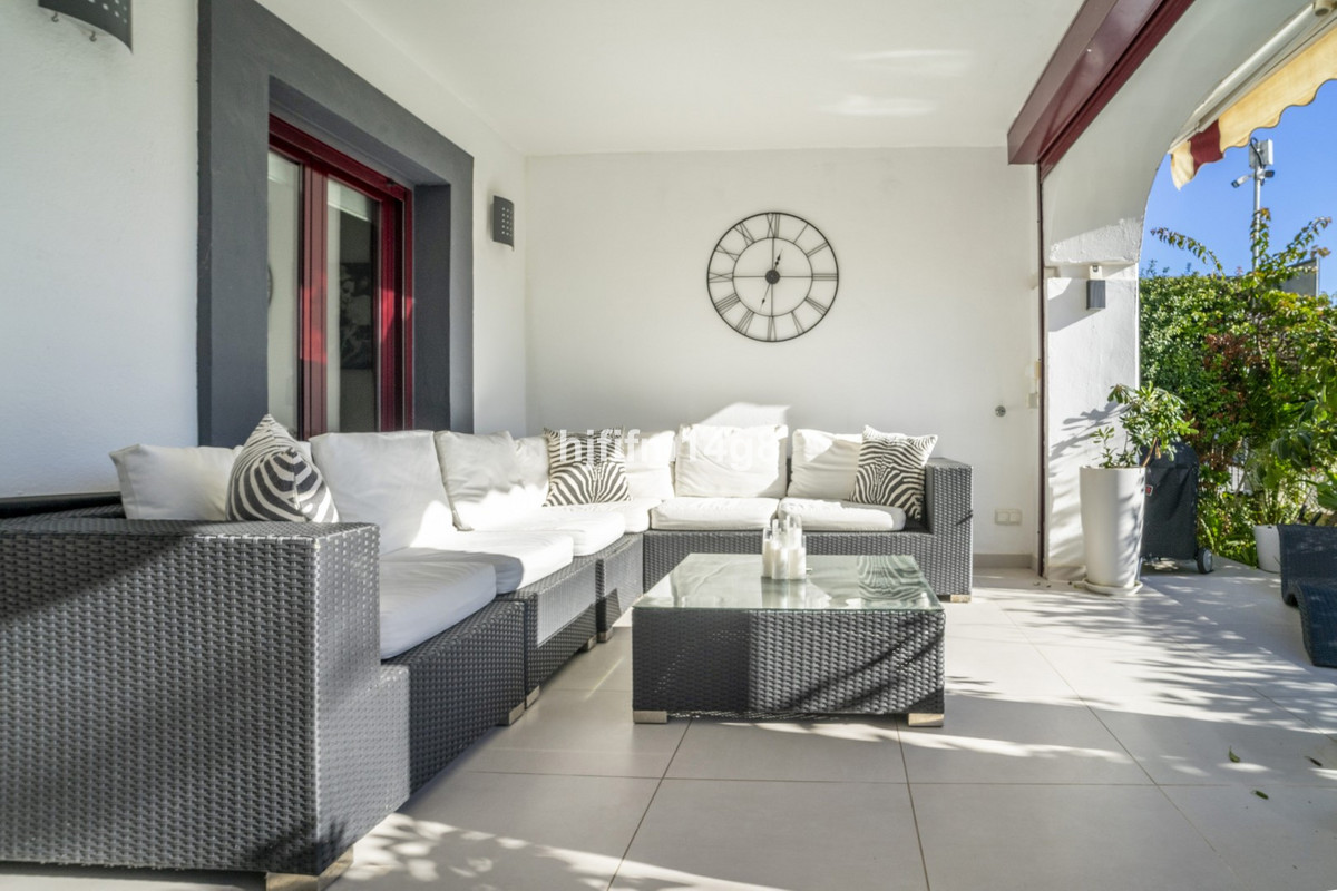 2 Bedroom Apartment for Sale in San Pedro de Alcántara — 2